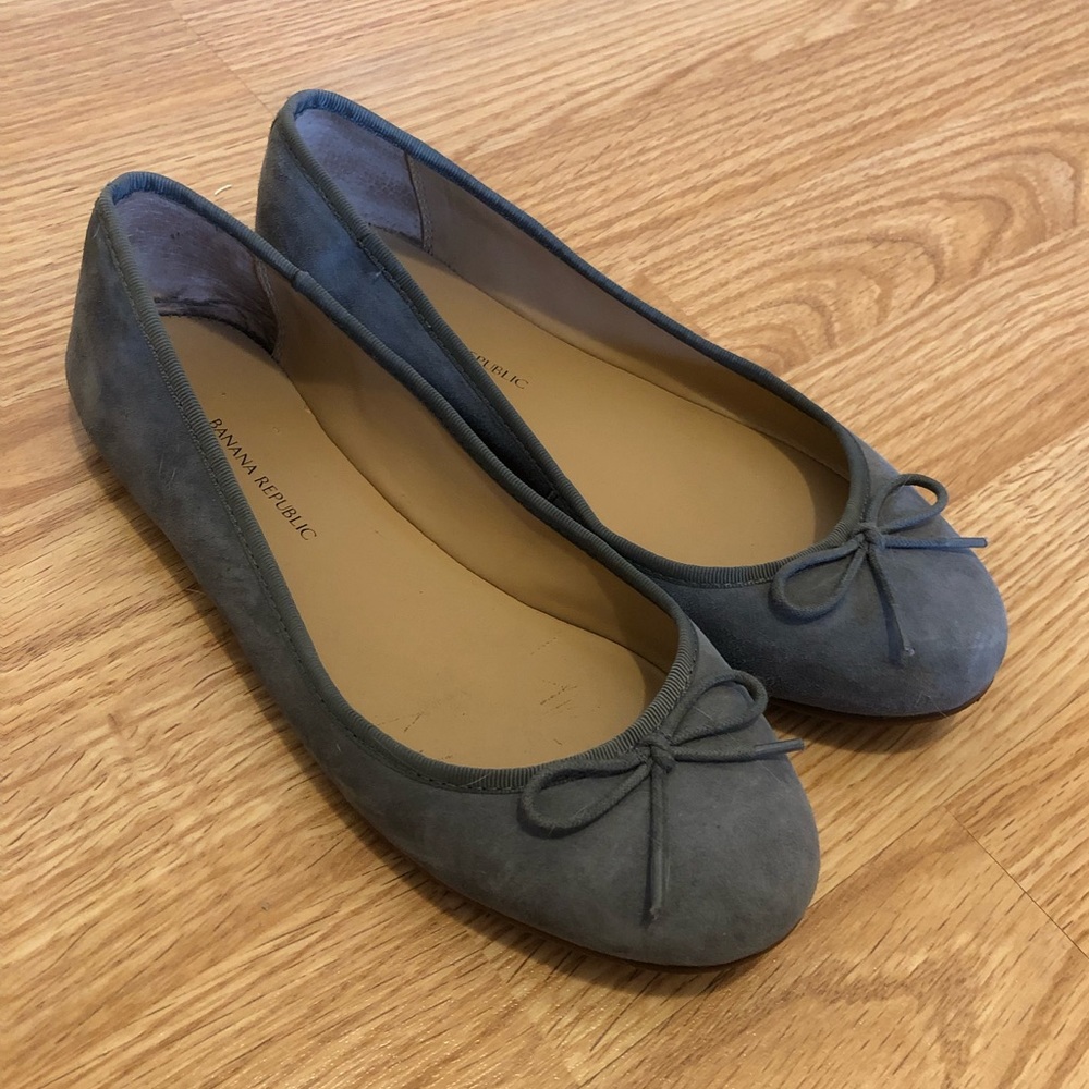 LAST CHANCE ⭐️ 3/$15 Banana Republic flats